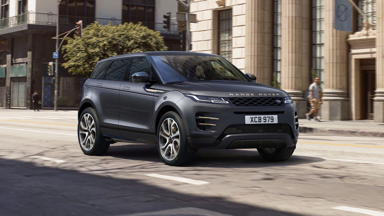 Range Rover Evoque Autobiography в цвете Carpathian Grey.