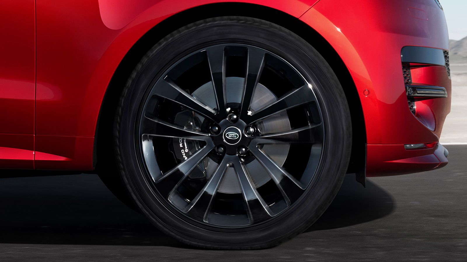 Широкий выбор колесных дисков и вариантов отделки, включая новые 23-дюймовые колесные диски.