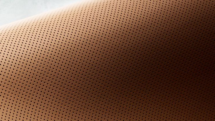 Можно выбрать один из вариантов отделки кожей — Grained, Windsor или полуанилиновой кожей Semi-Aniline.