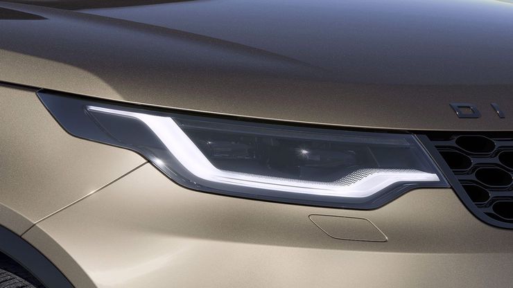 Матричные светодиодные фары улучшают видимость и предотвращают ослепление водителей других автомобилей.